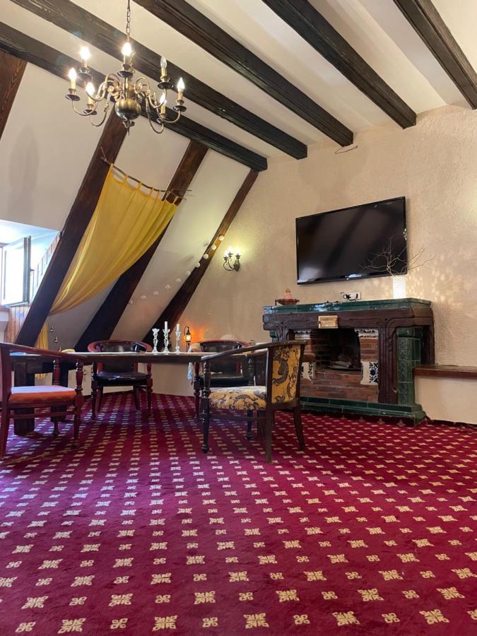 The Attic Appartement Braşov Buitenkant foto