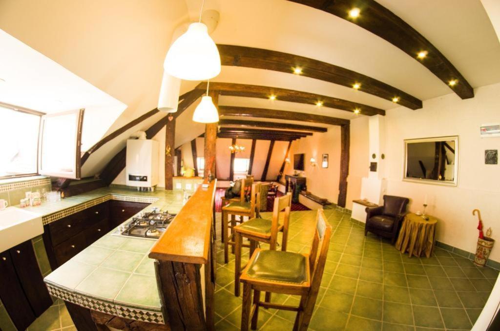 The Attic Appartement Braşov Buitenkant foto