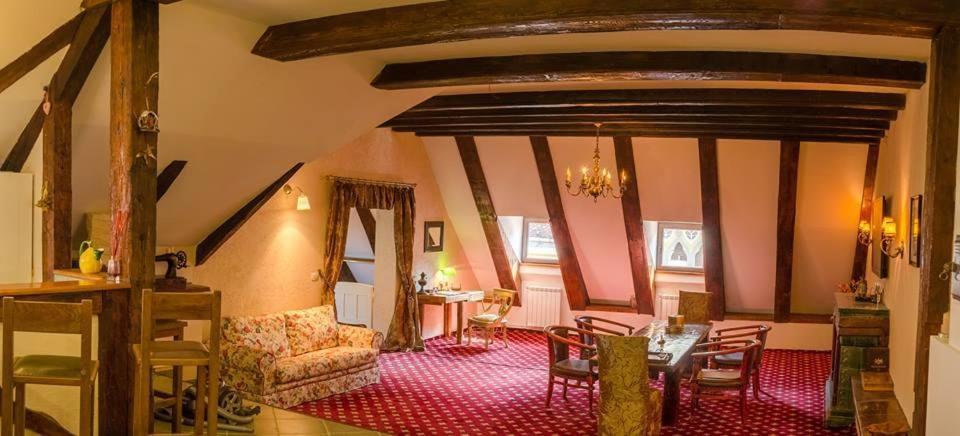 The Attic Appartement Braşov Buitenkant foto